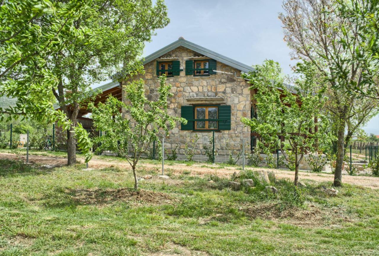 Stone House Vlasta Drnis Exterior photo